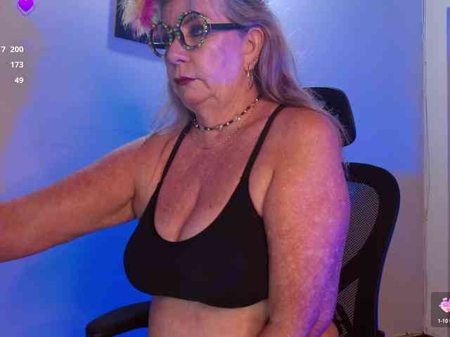 mature-younga webcam