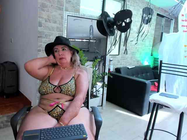 mature-younga webcam