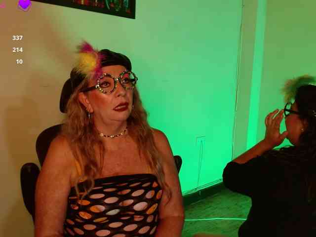 mature-younga webcam