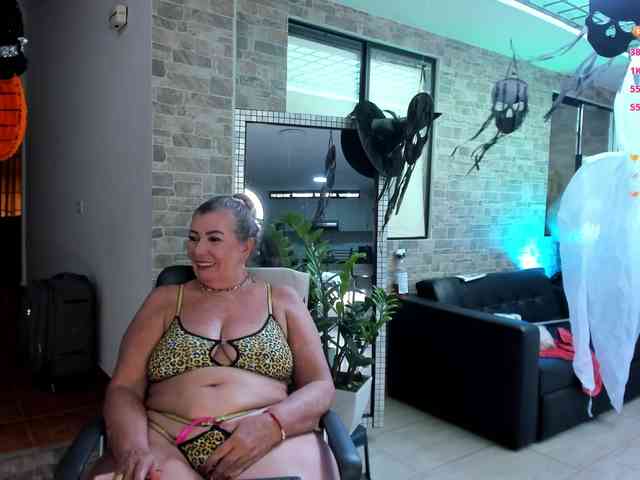 mature-younga webcam
