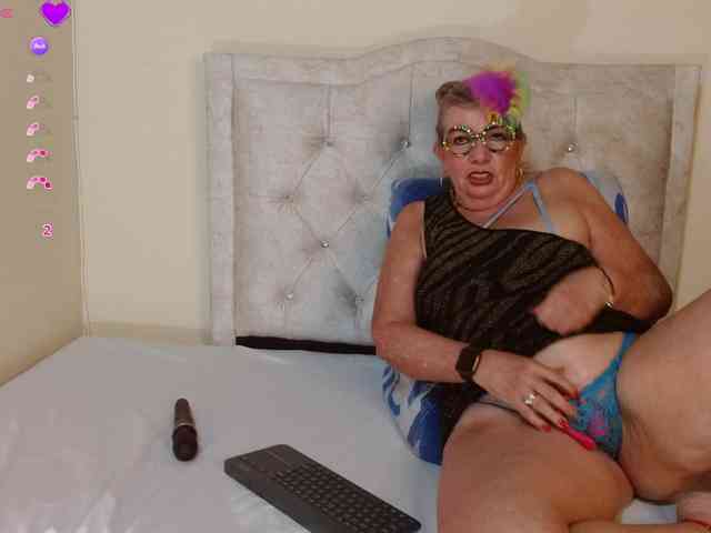 mature-younga webcam