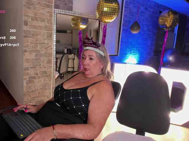 mature-younga webcam