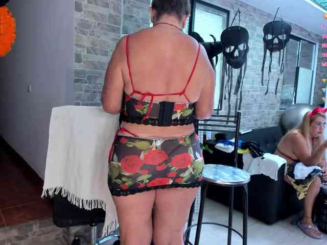 mature-younga webcam