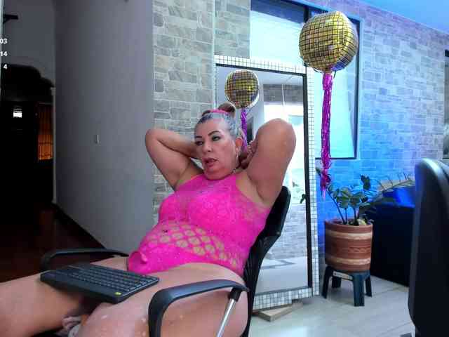 mature-younga webcam