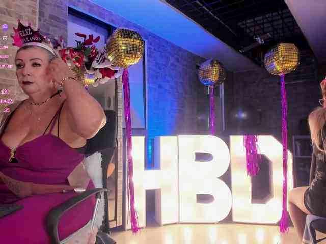 mature-younga webcam