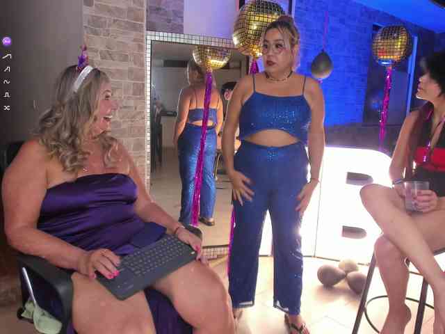 mature-younga webcam