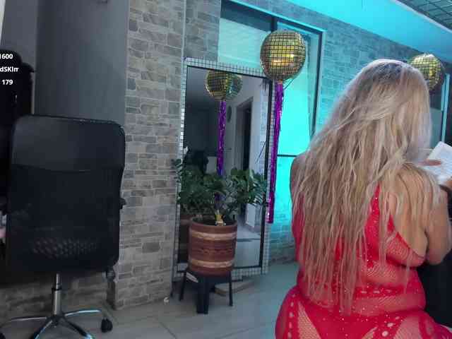 mature-younga webcam