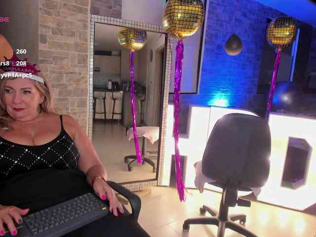 mature-younga webcam