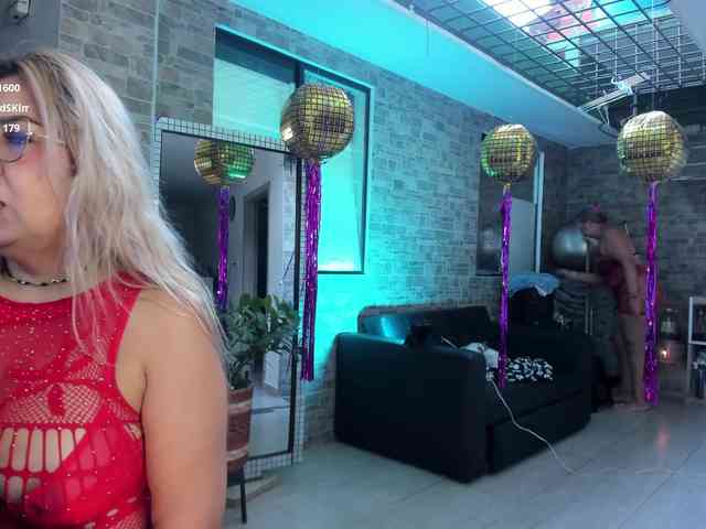 mature-younga webcam