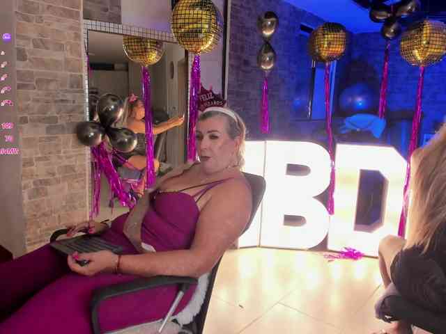 mature-younga webcam