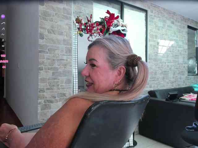 mature-younga webcam