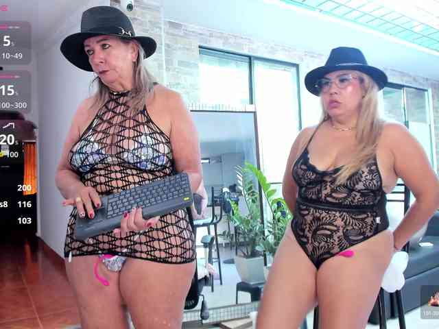 mature-younga webcam