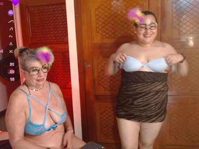 mature-younga webcam