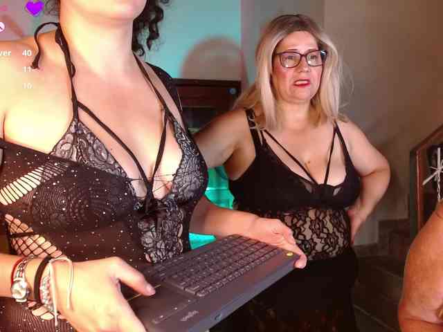 mature-younga webcam