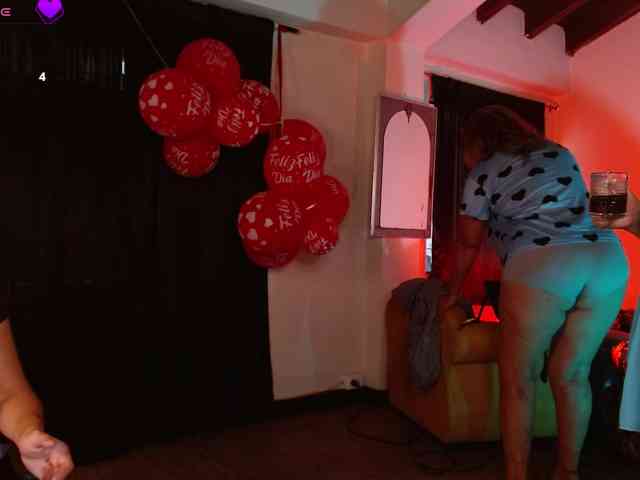 mature-younga webcam