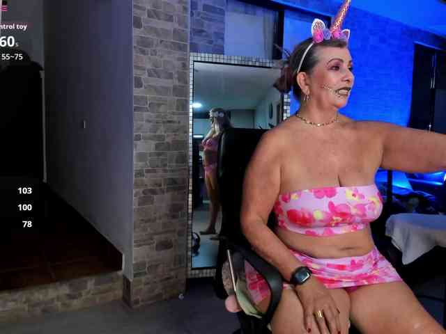 mature-younga webcam