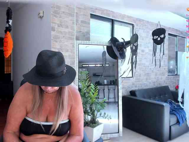 mature-younga webcam