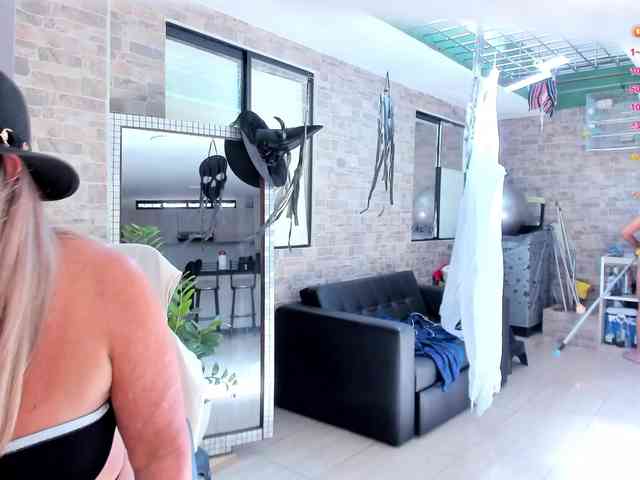 mature-younga webcam
