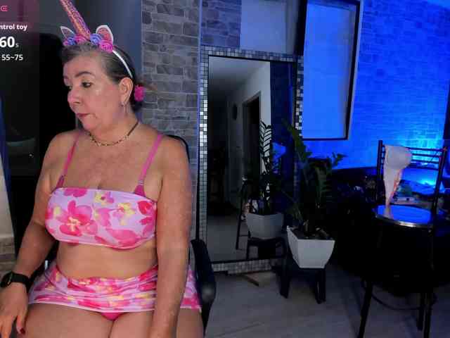 mature-younga webcam