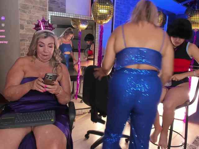 mature-younga webcam