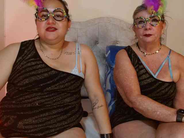 mature-younga webcam