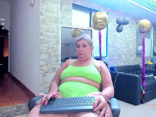 mature-younga webcam