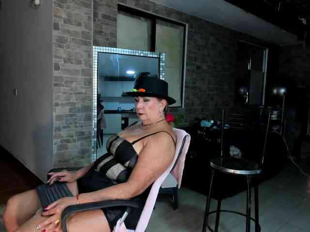 mature-younga webcam