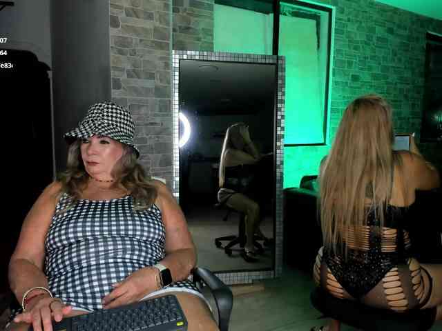 mature-younga webcam