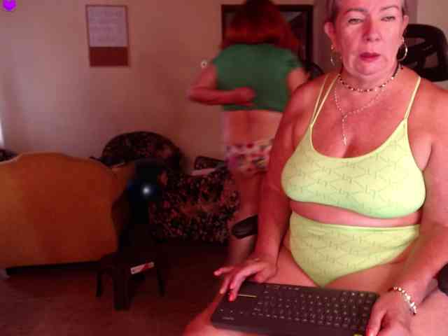mature-younga webcam