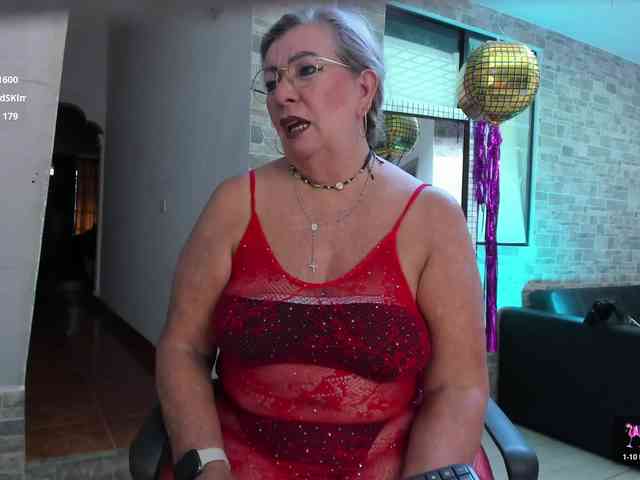 mature-younga webcam