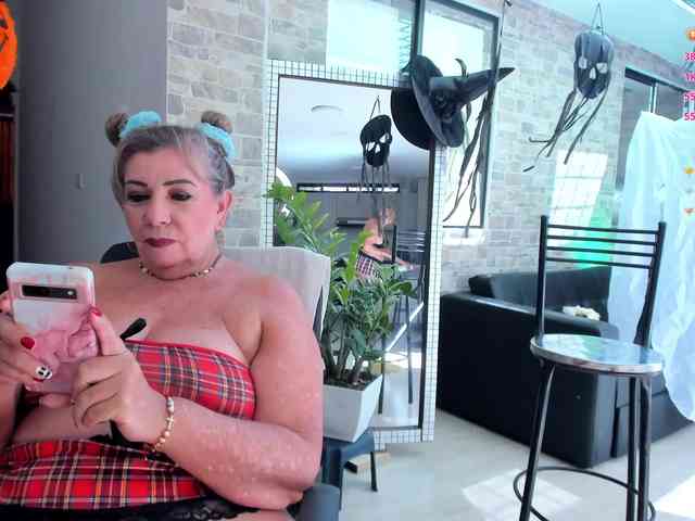 mature-younga webcam
