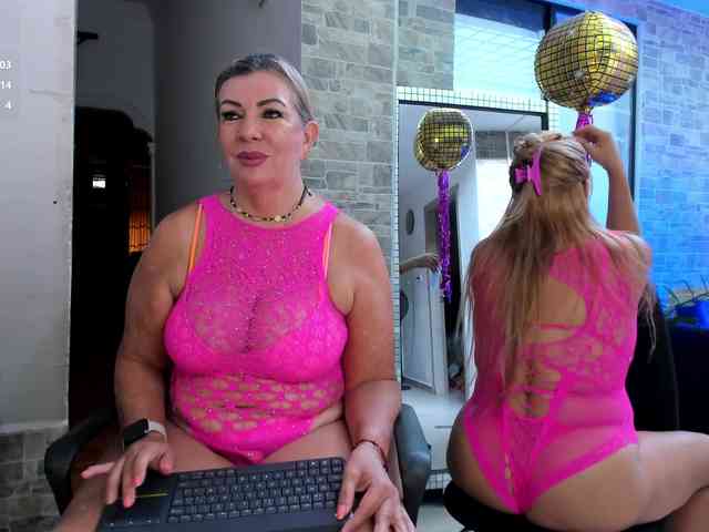 mature-younga webcam