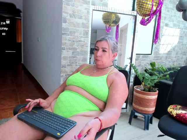 mature-younga webcam