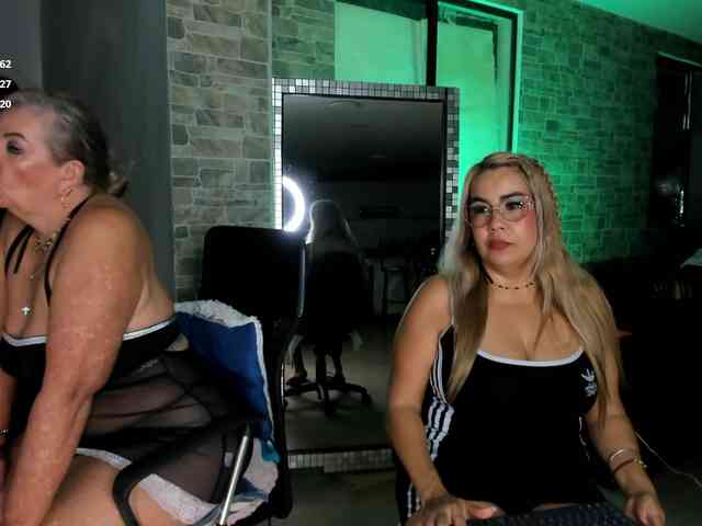 mature-younga webcam