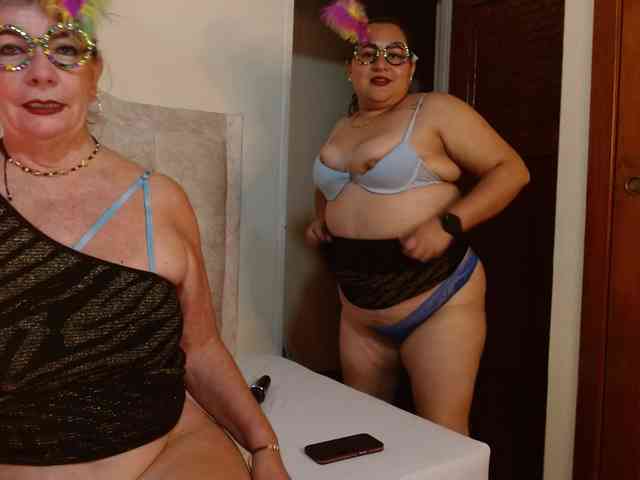 mature-younga webcam