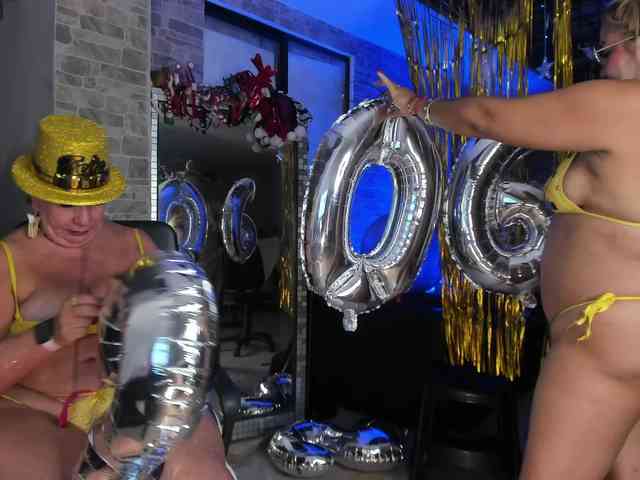 mature-younga webcam