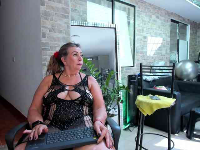 mature-younga mature-younga