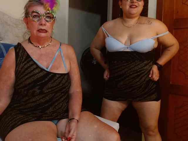 mature-younga webcam