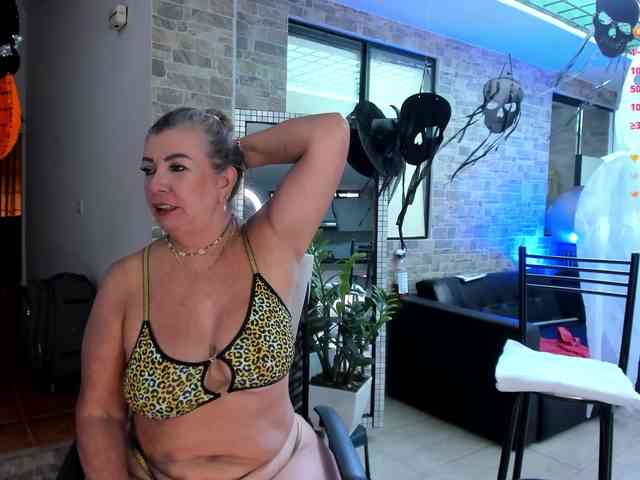 mature-younga webcam