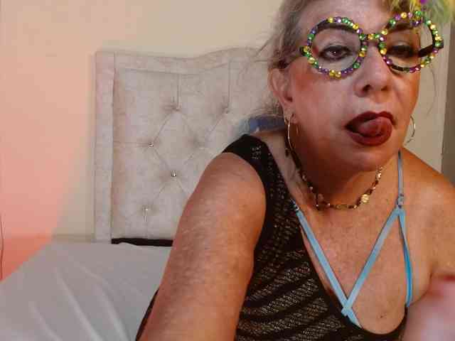 mature-younga webcam