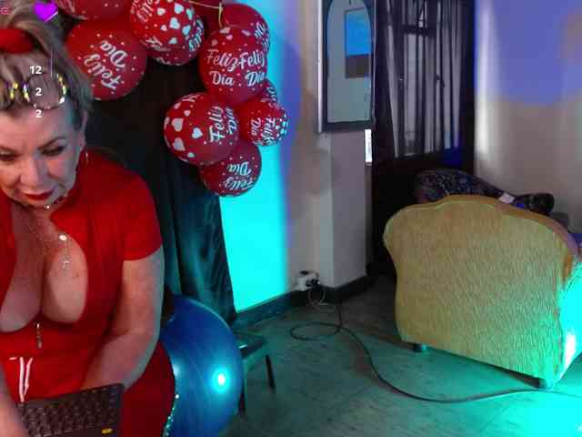 mature-younga webcam