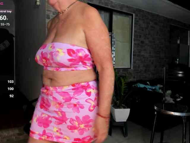 mature-younga webcam