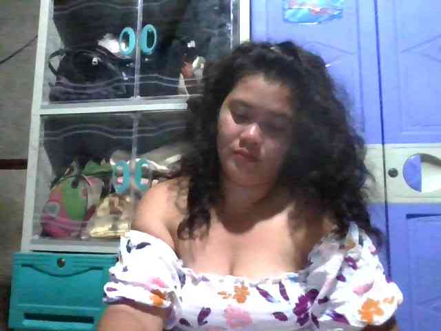 LovelyShaxxx3 webcam