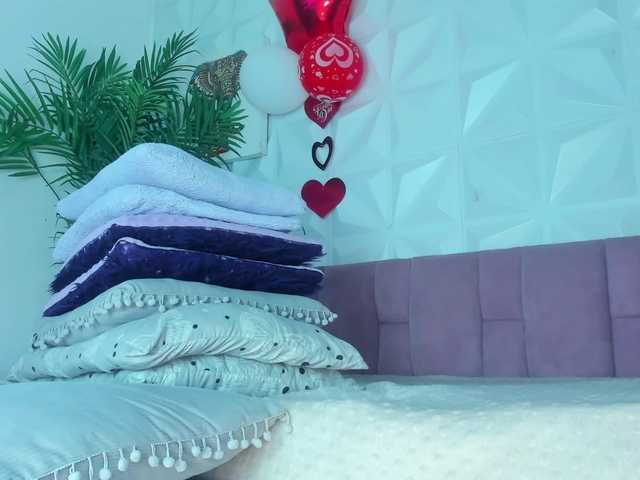 Hellen-Sky's BongaCams show and profile