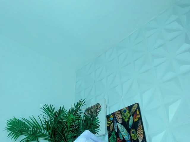 Hellen-Sky's BongaCams show and profile