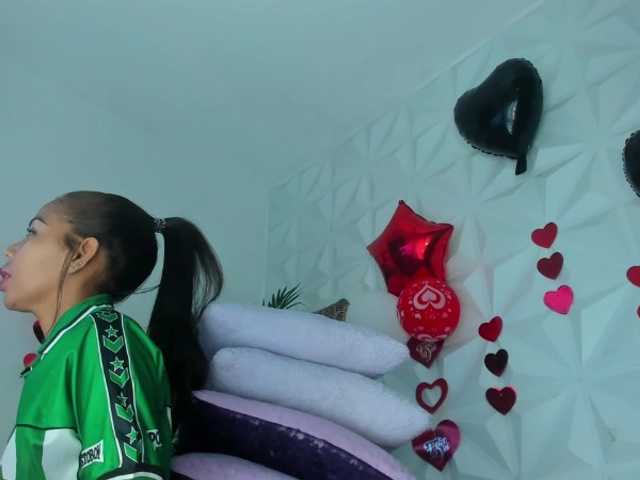 Hellen-Sky's BongaCams show and profile