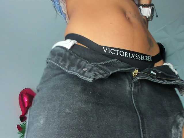 Hellen-Sky's BongaCams show and profile