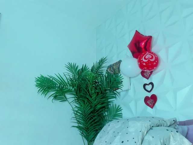 Hellen-Sky's BongaCams show and profile