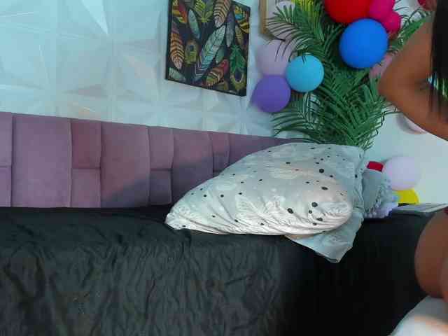 striptease online Hellen-Sky