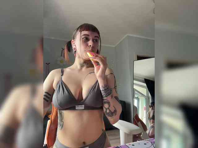 LolyMolly webcam